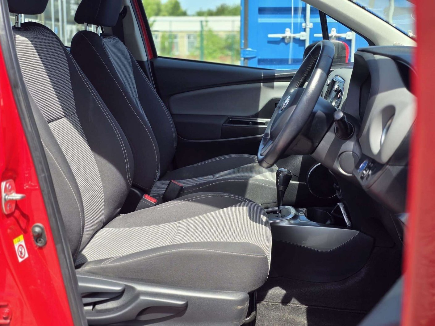 2015 Toyota Yaris 1.5 - Image 16