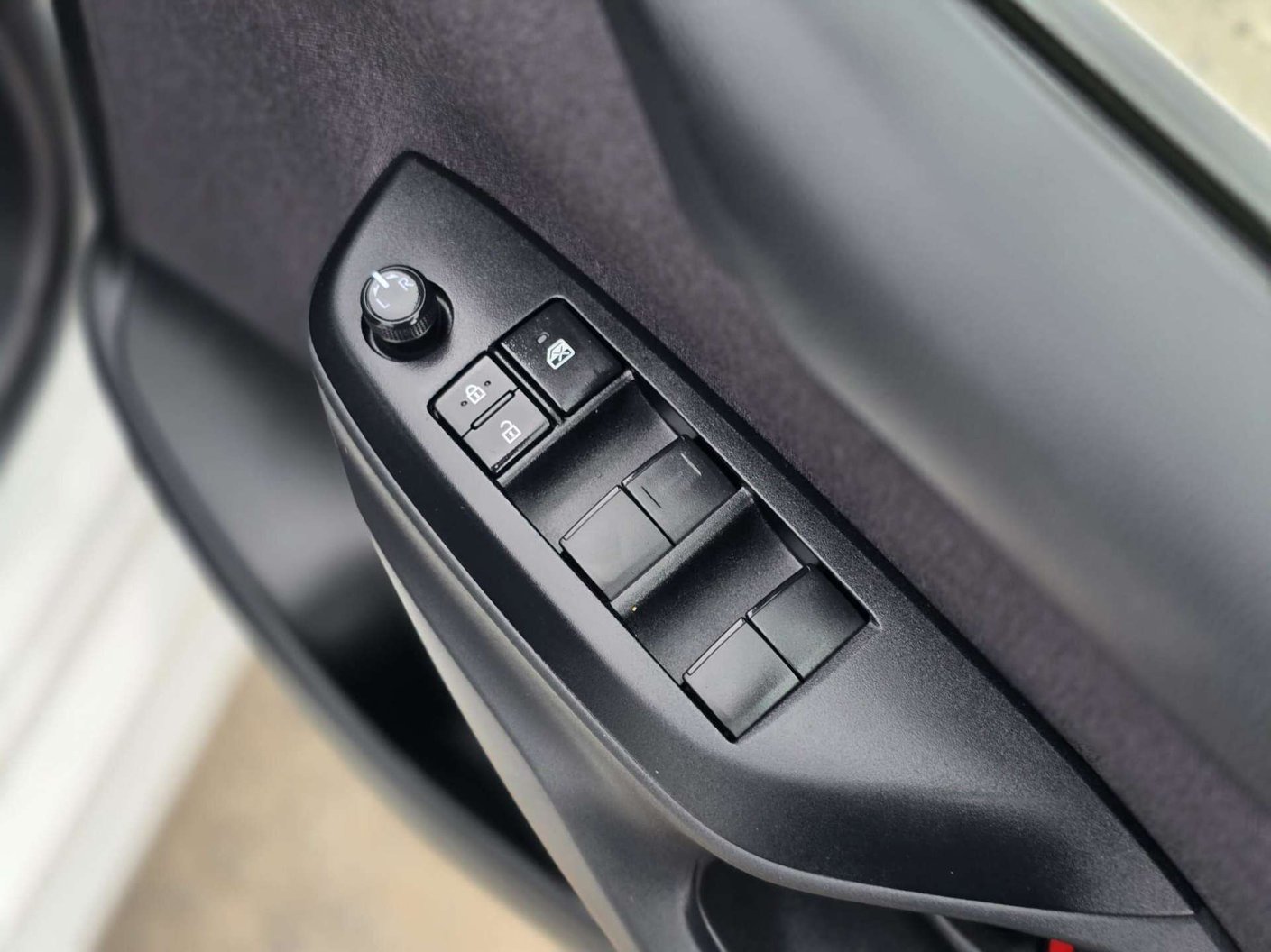 2024 Toyota Yaris 1.5 - Image 30