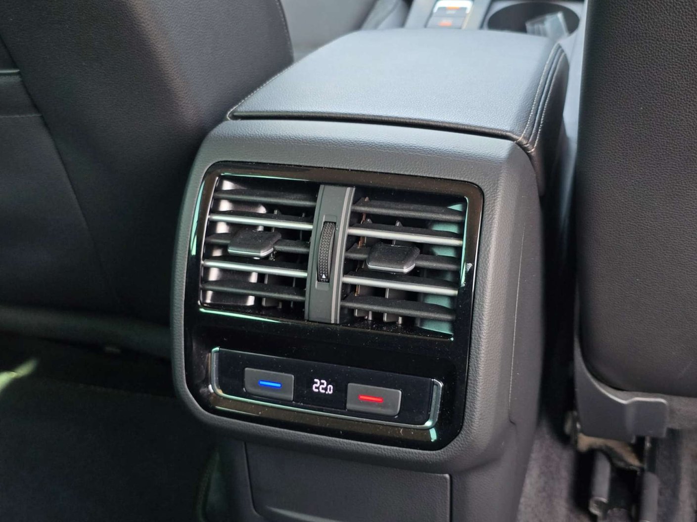 2017 Volkswagen Passat 2.0 - Image 23
