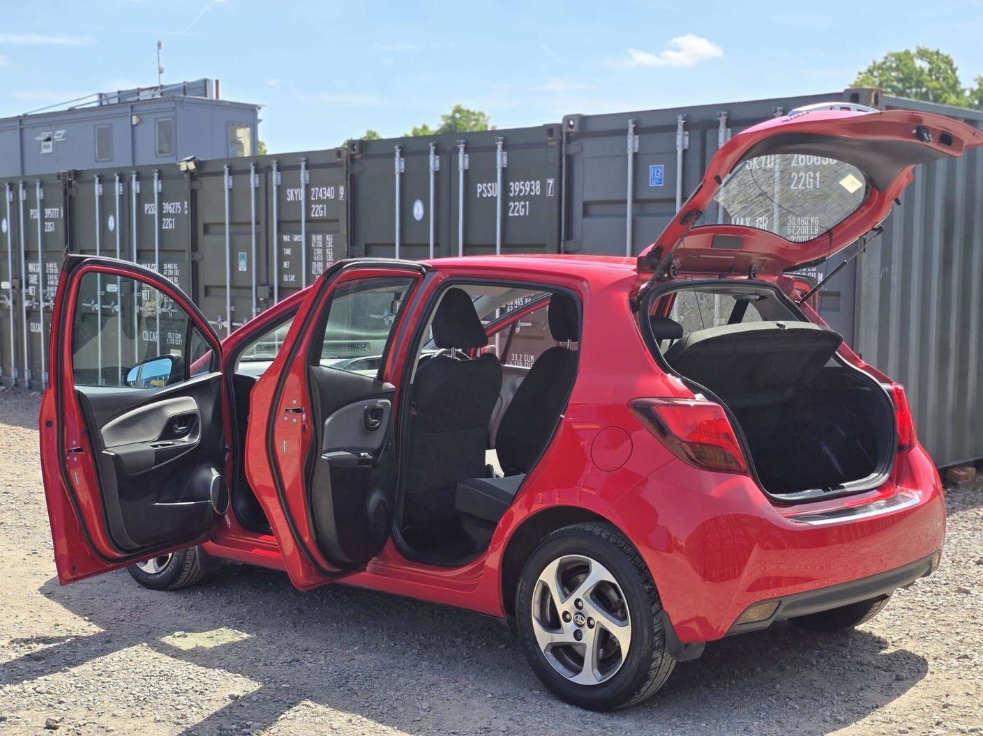 2015 Toyota Yaris 1.5 - Image 5