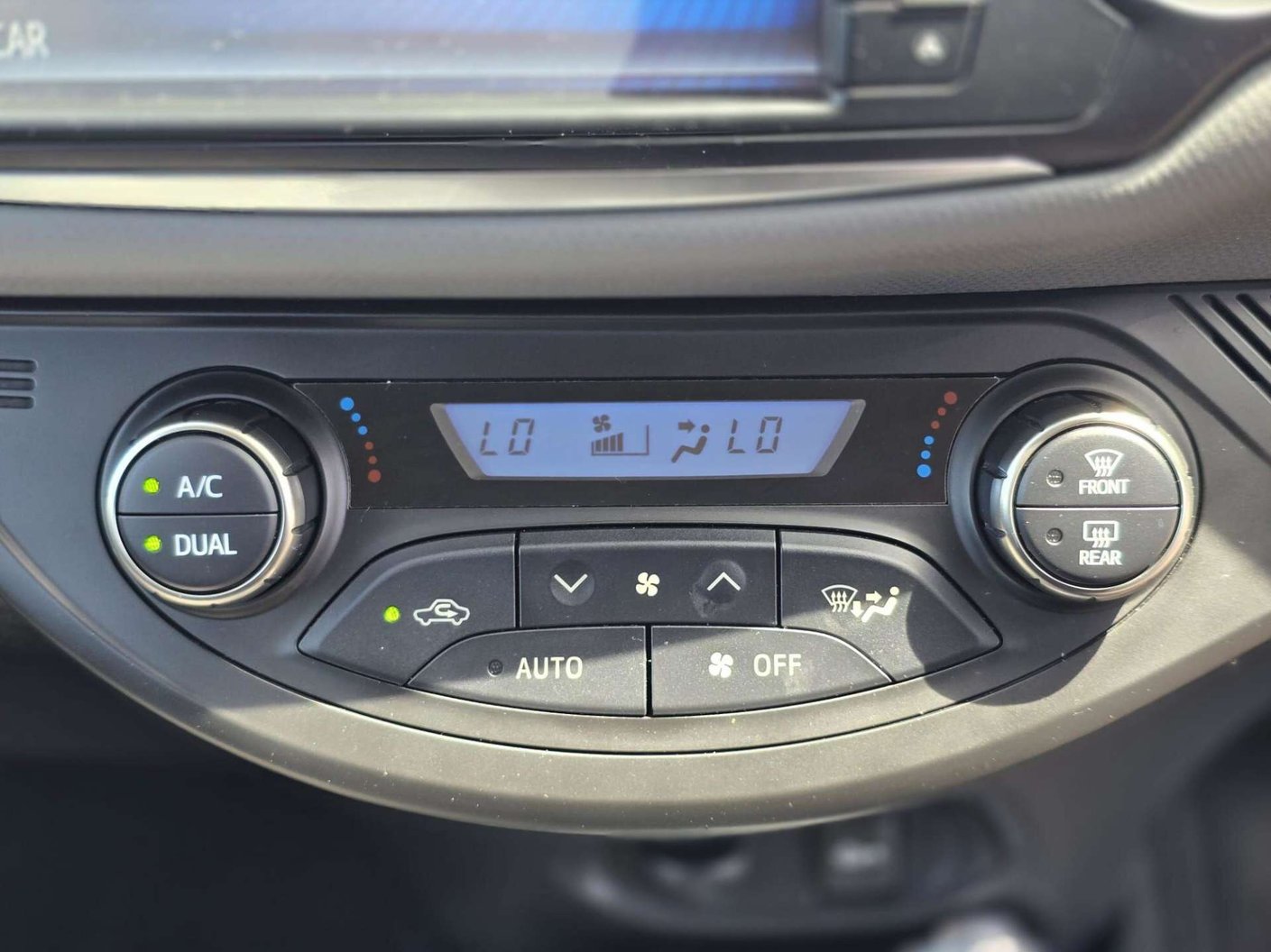 2015 Toyota Yaris 1.5 - Image 26