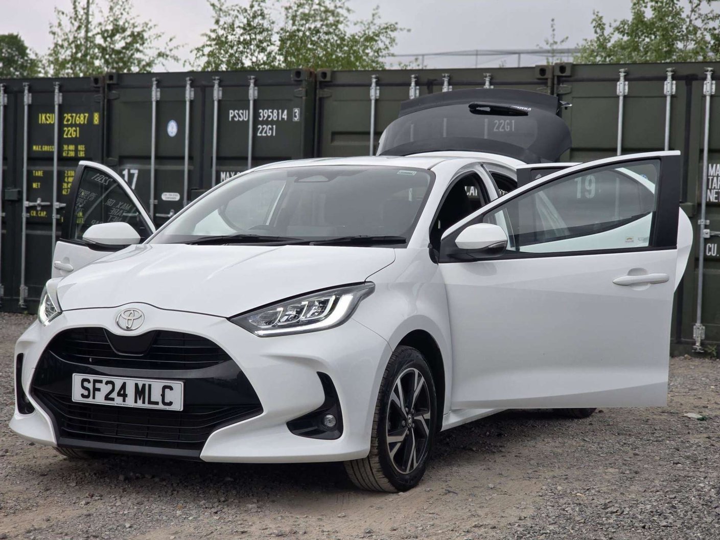 2024 Toyota Yaris 1.5 - Image 9