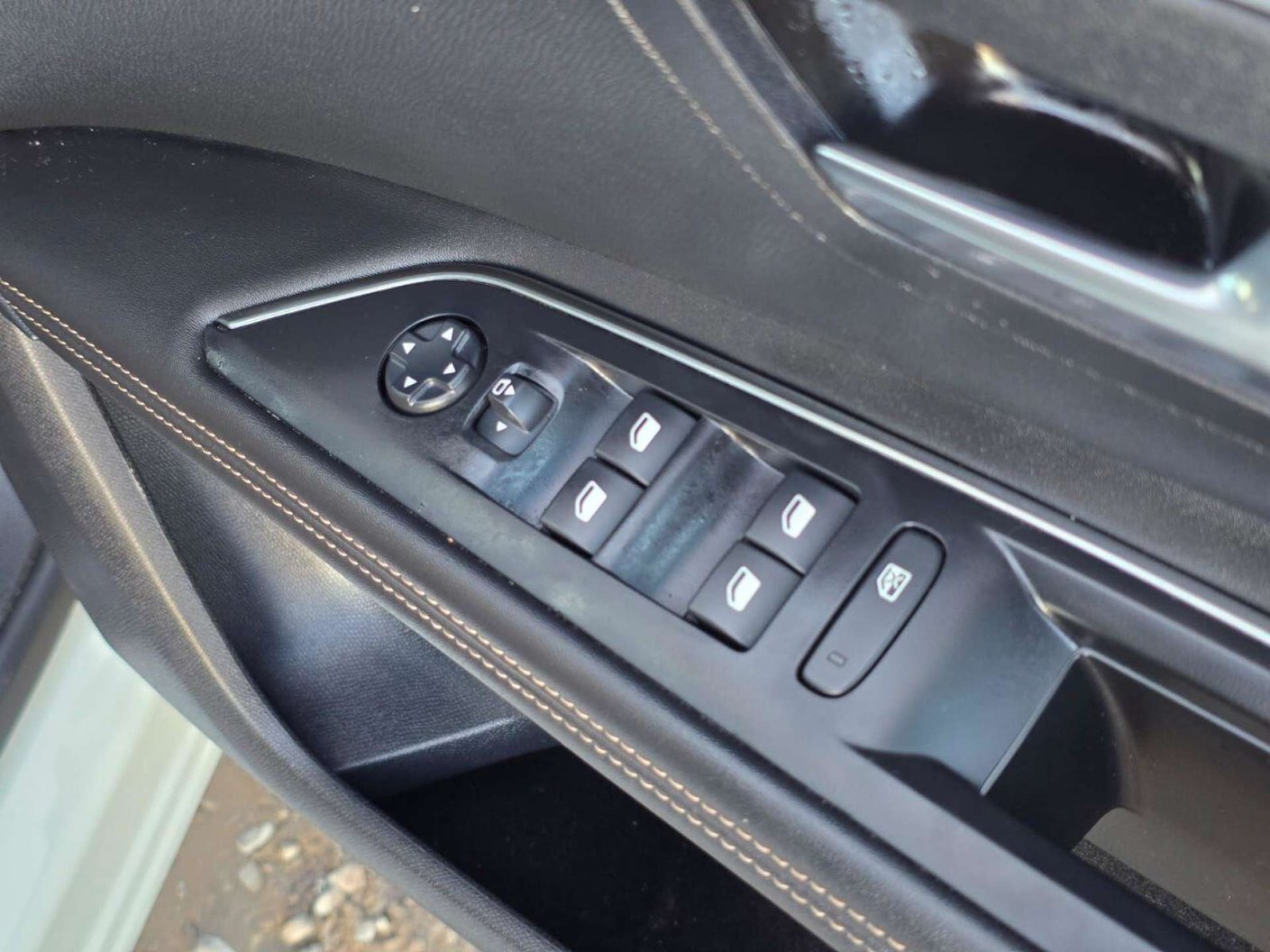 2024 Peugeot 3008 1.2 Hybrid GT SUV - Image 34
