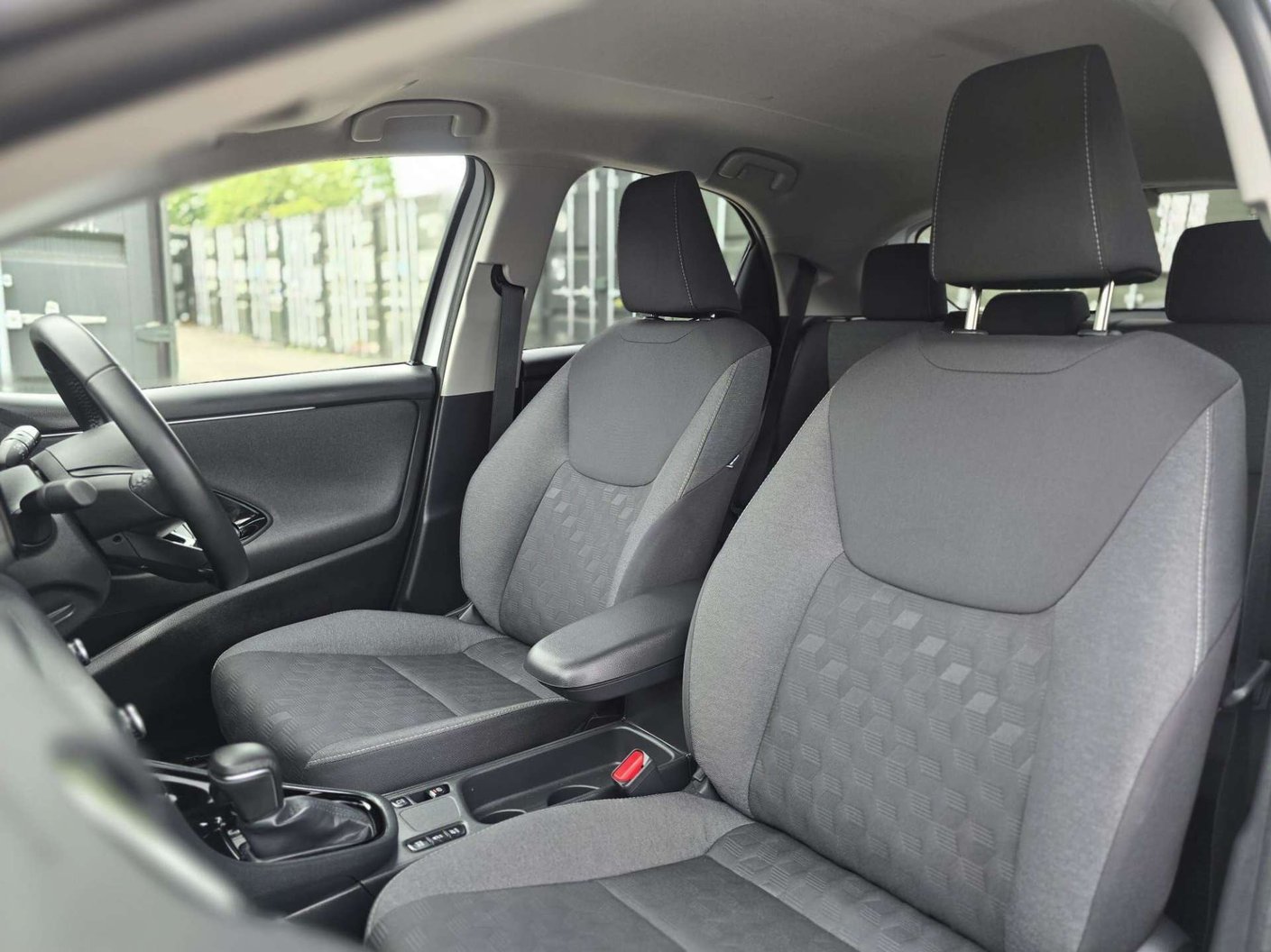 2024 Toyota Yaris 1.5 - Image 37