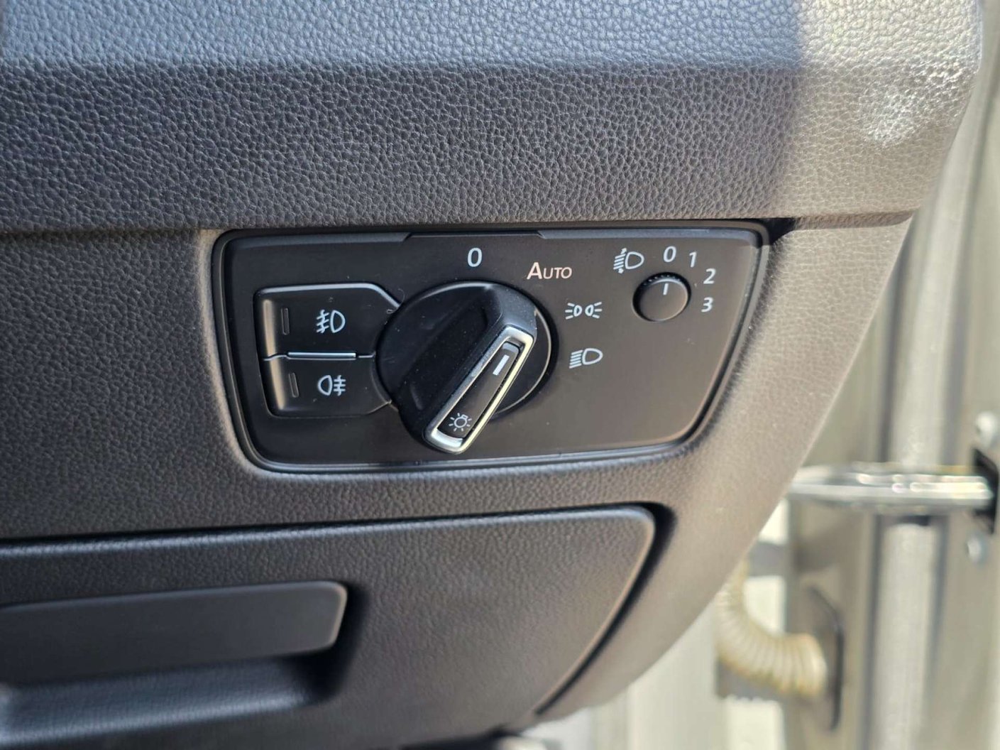 2017 Volkswagen Passat 2.0 - Image 19