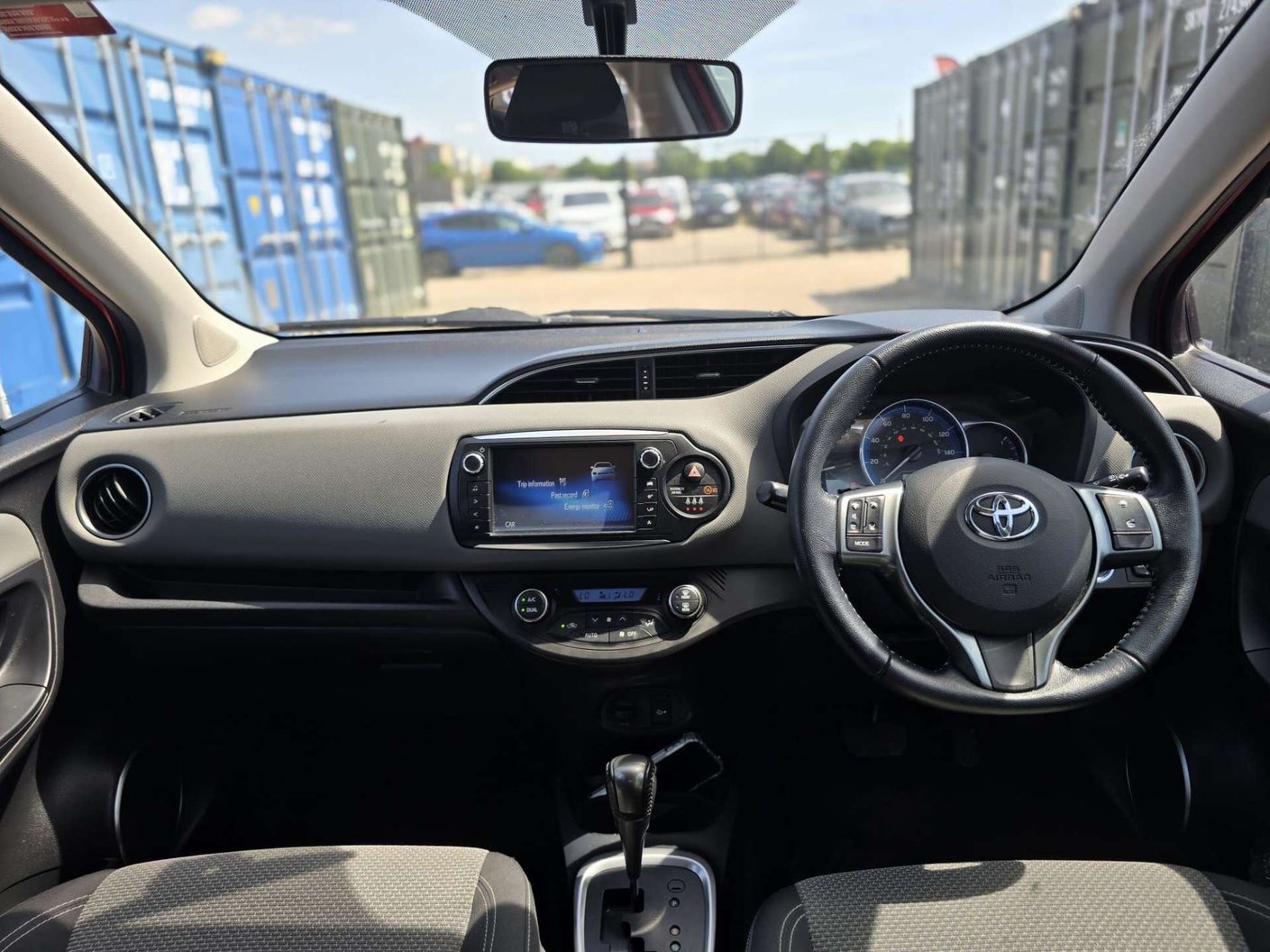 2015 Toyota Yaris 1.5 - Image 13