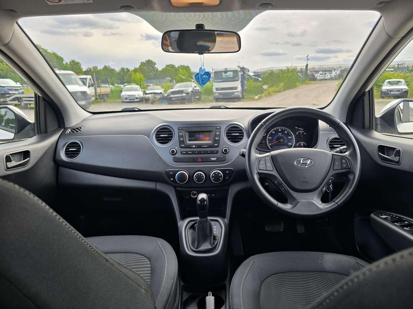 2019 Hyundai i10 - Image 5
