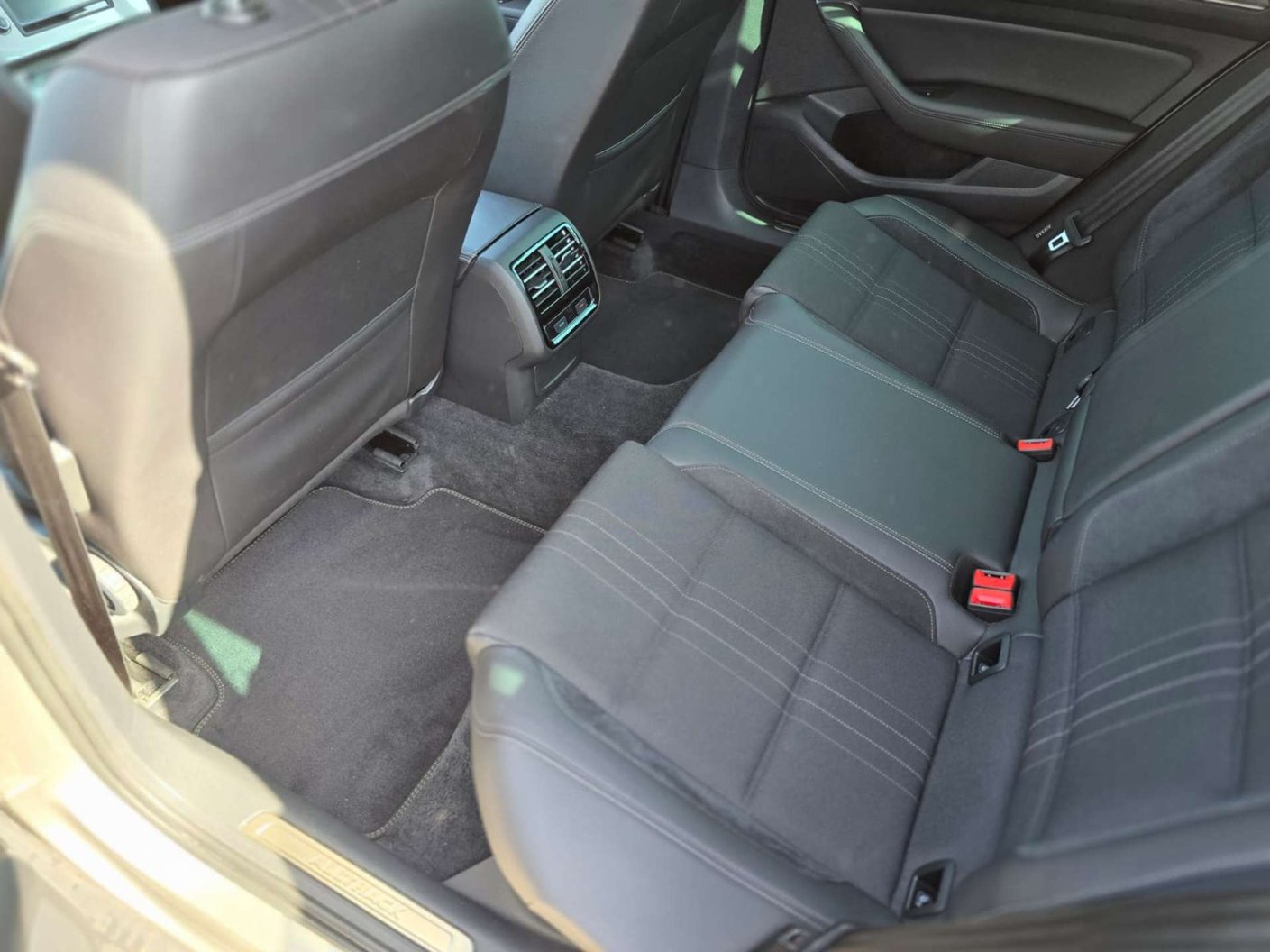 2017 Volkswagen Passat 2.0 - Image 12