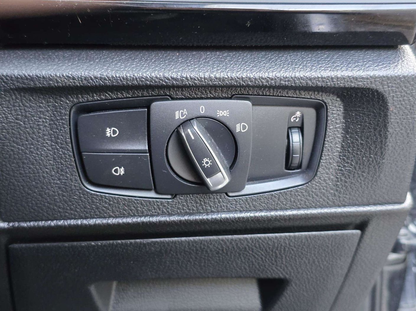 2017 BMW 1 Series - Image 24