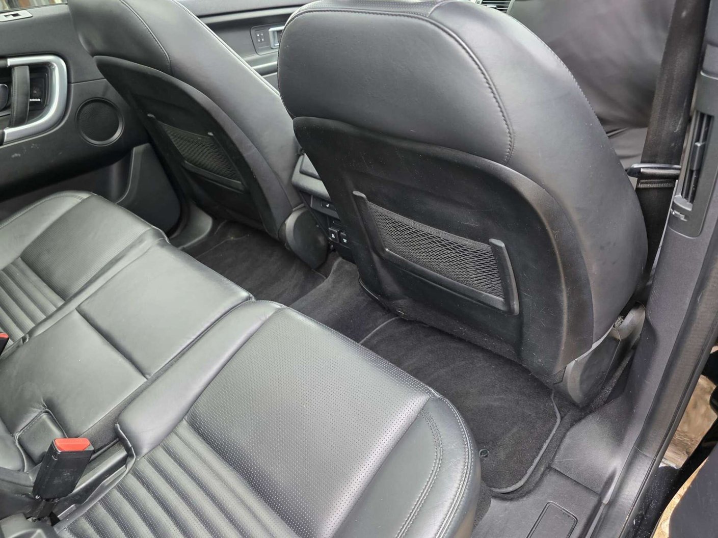 2018 Land Rover Discovery Sport - Image 13