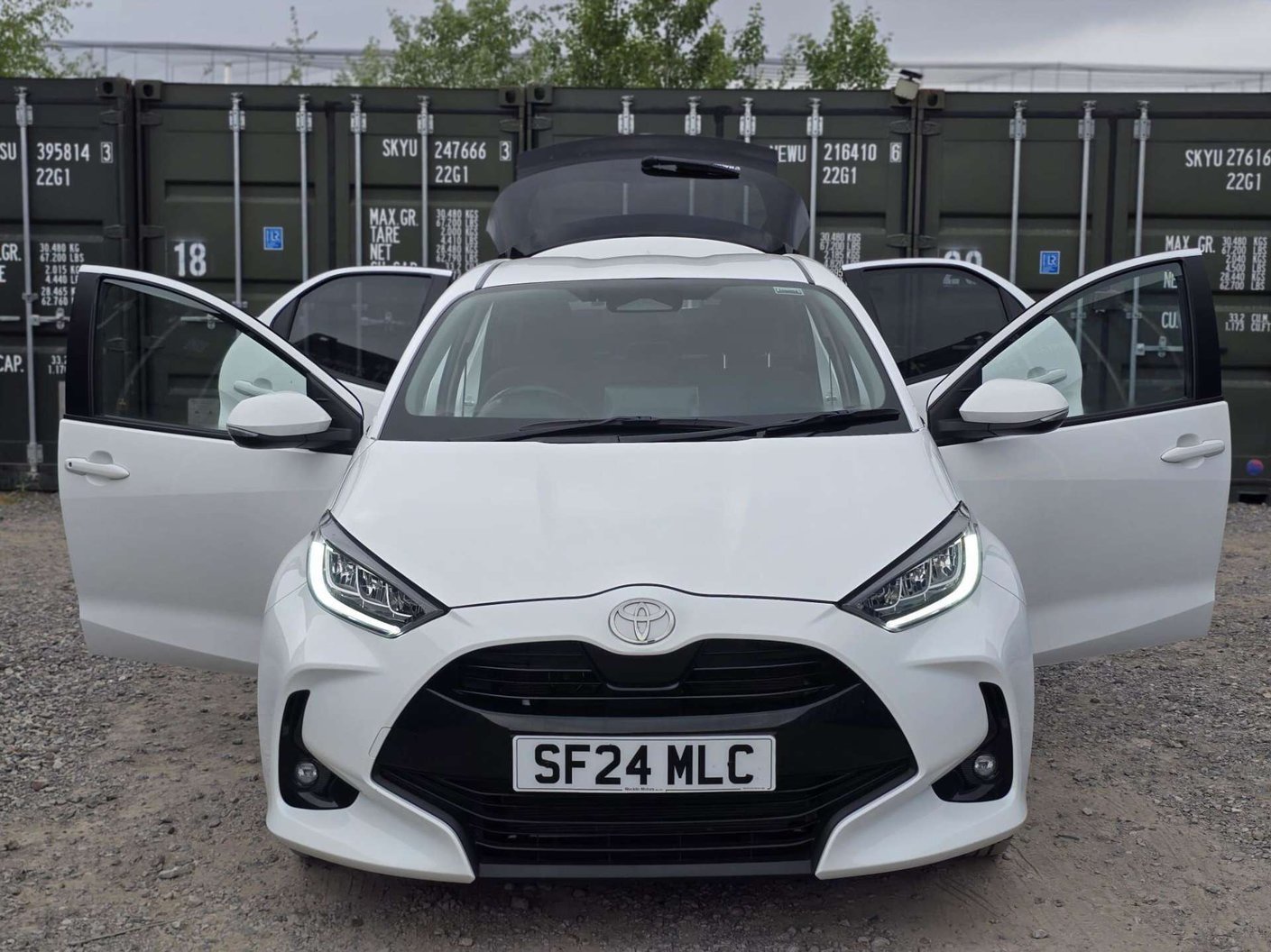 2024 Toyota Yaris 1.5 - Image 8