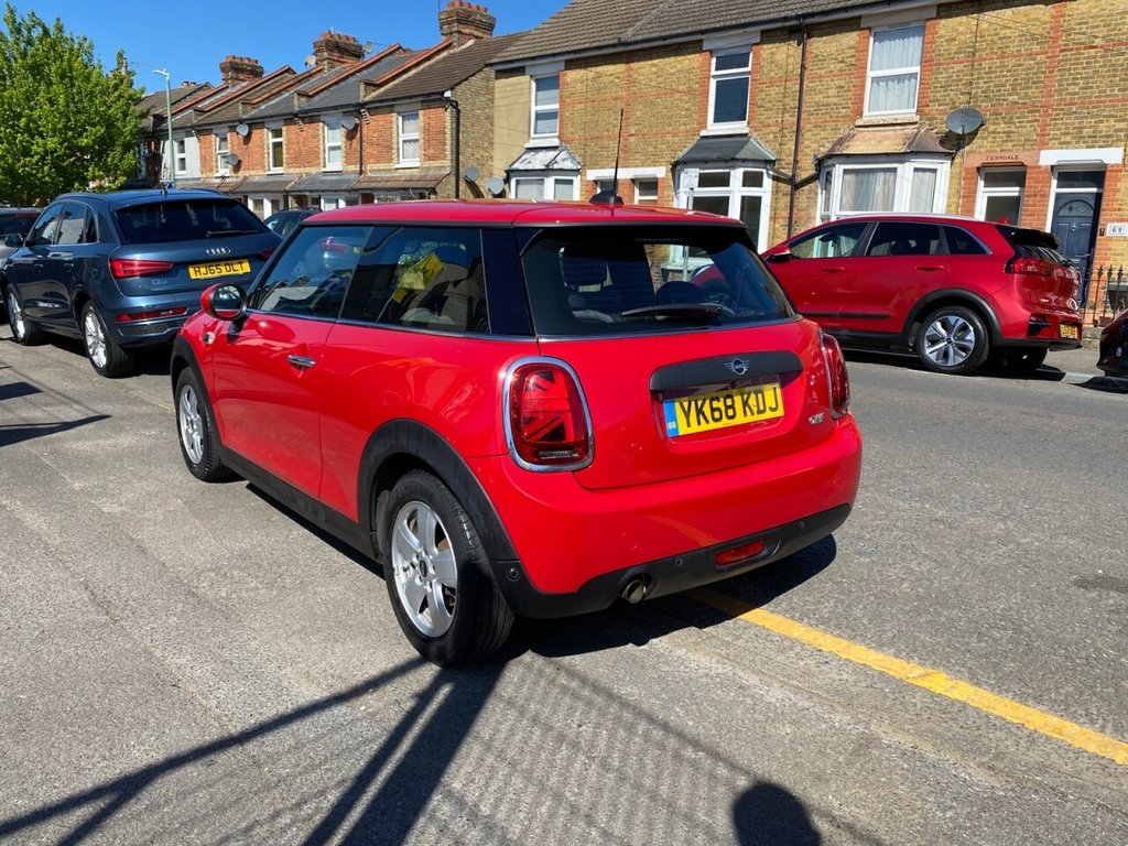 MINI HATCH (2018) 1.5 One GPF Hatchback 3dr Petrol Manual - Image 7