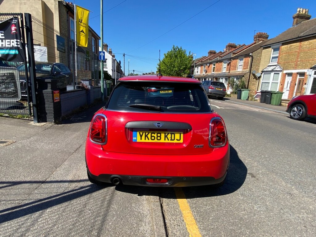 MINI HATCH (2018) 1.5 One GPF Hatchback 3dr Petrol Manual - Image 10
