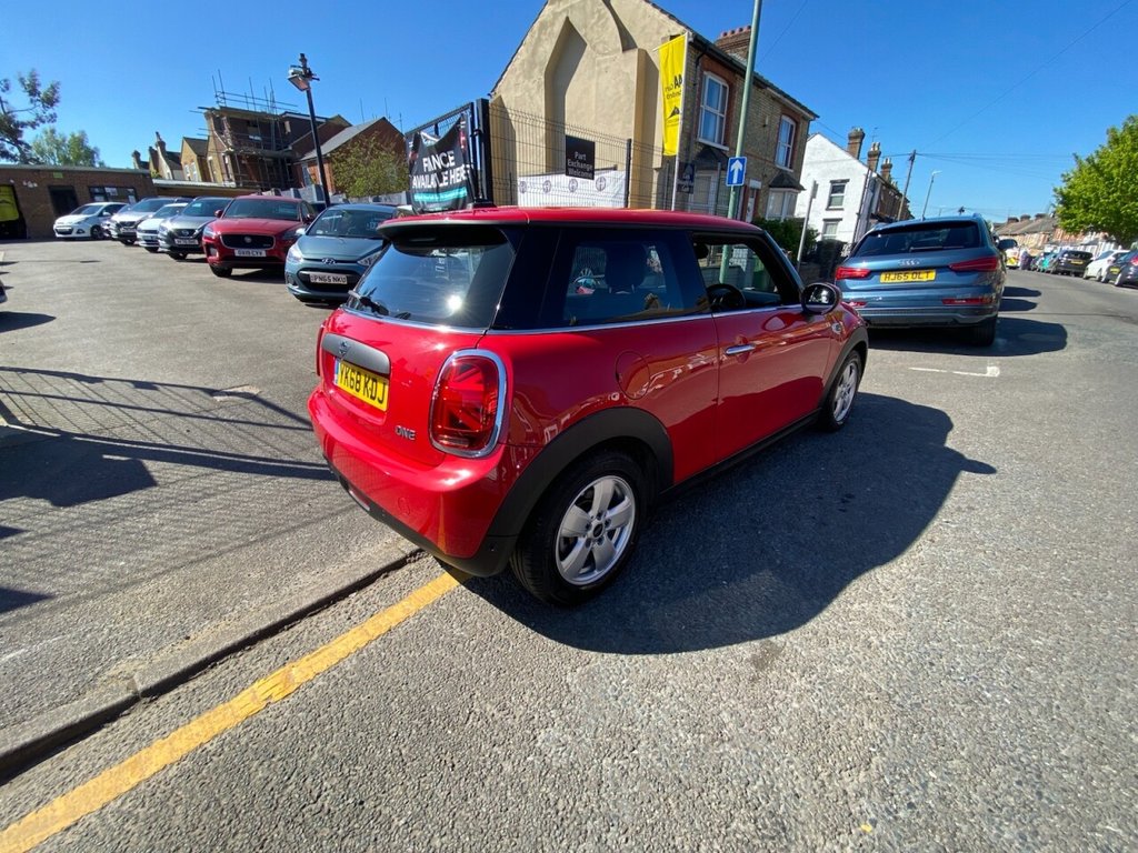 MINI HATCH (2018) 1.5 One GPF Hatchback 3dr Petrol Manual - Image 11