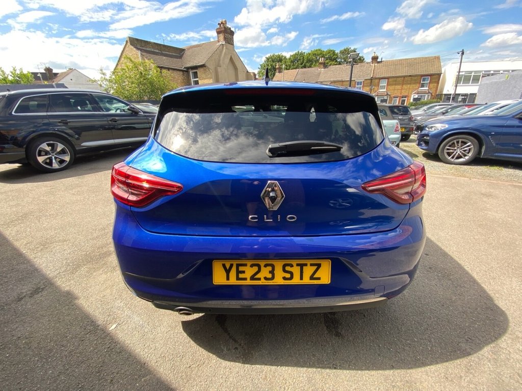 RENAULT CLIO (2023) 1.0 TCe Techno Hatchback - Image 14