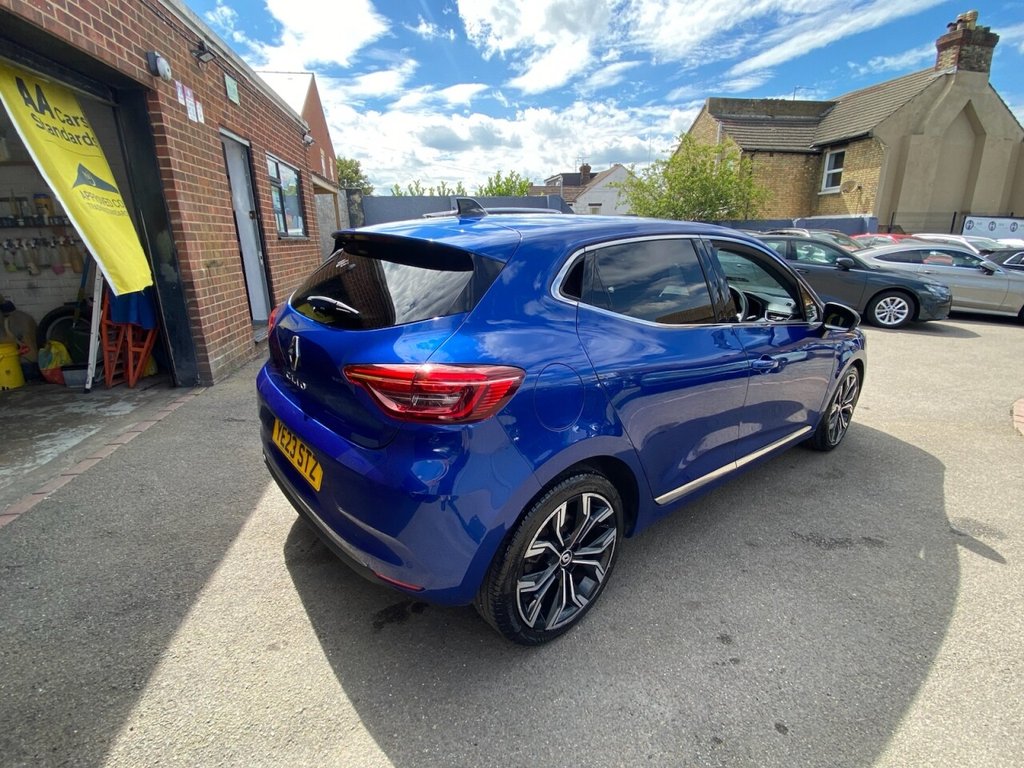 RENAULT CLIO (2023) 1.0 TCe Techno Hatchback - Image 17