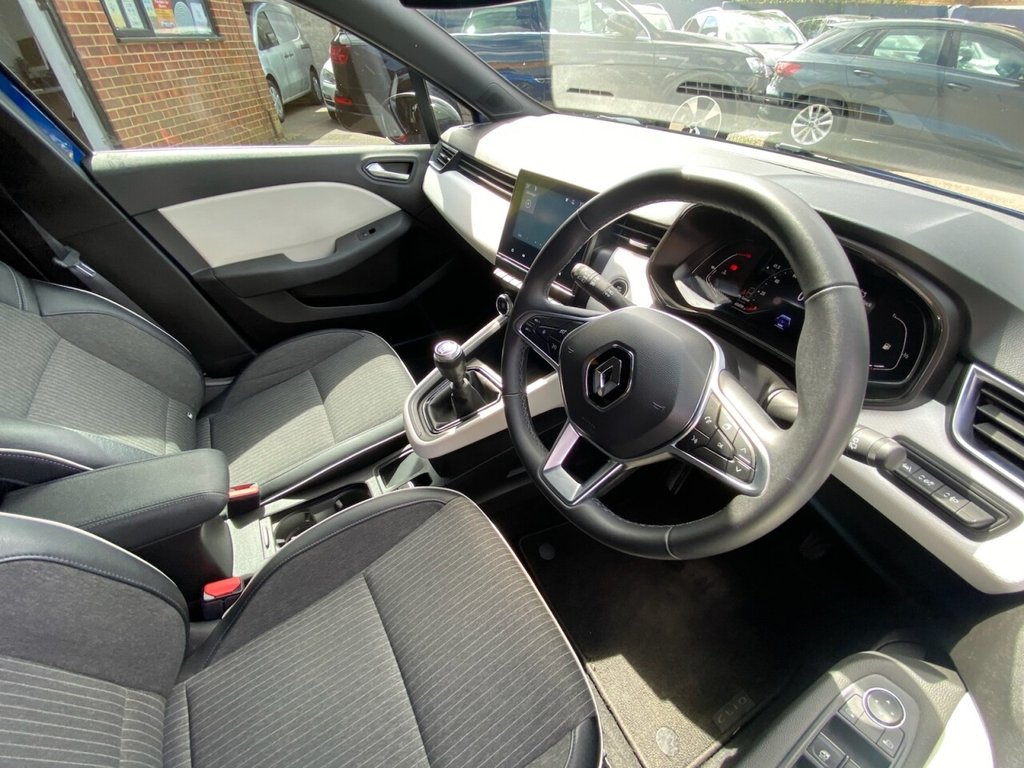 RENAULT CLIO (2023) 1.0 TCe Techno Hatchback - Image 19