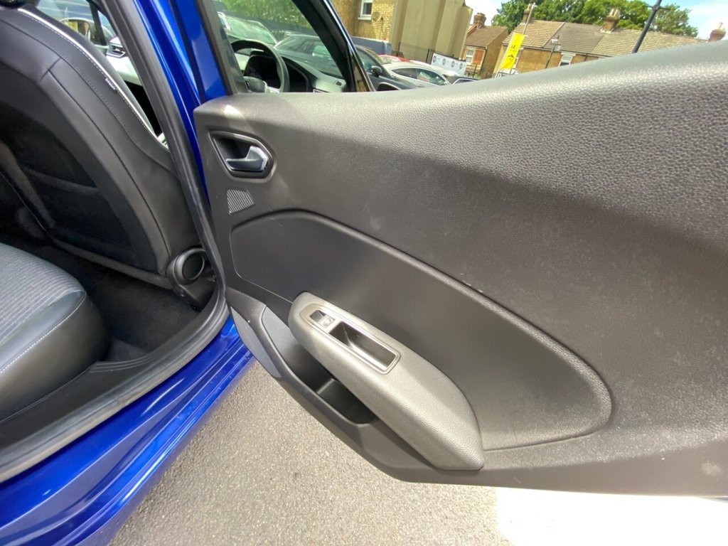 RENAULT CLIO (2023) 1.0 TCe Techno Hatchback - Image 22