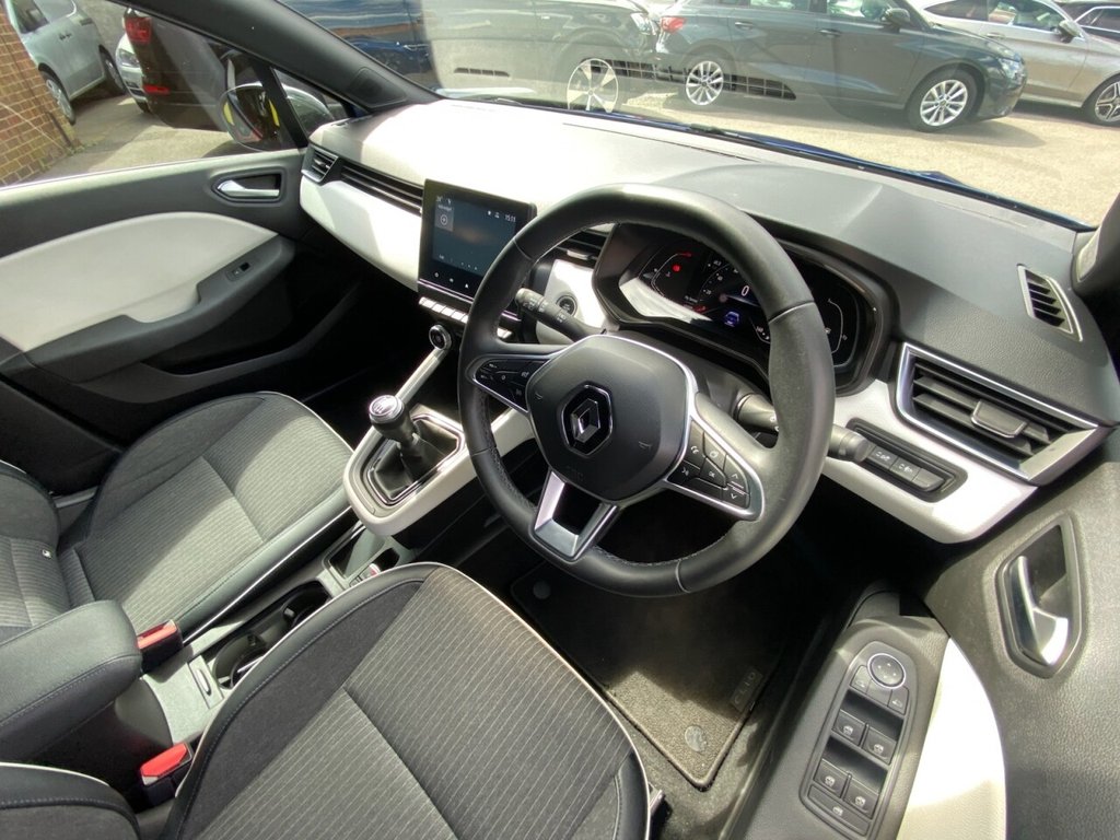 RENAULT CLIO (2023) 1.0 TCe Techno Hatchback - Image 23