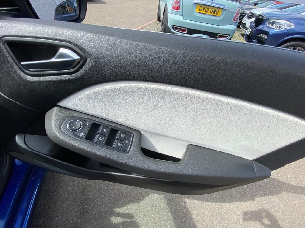 RENAULT CLIO (2023) 1.0 TCe Techno Hatchback - Image 24