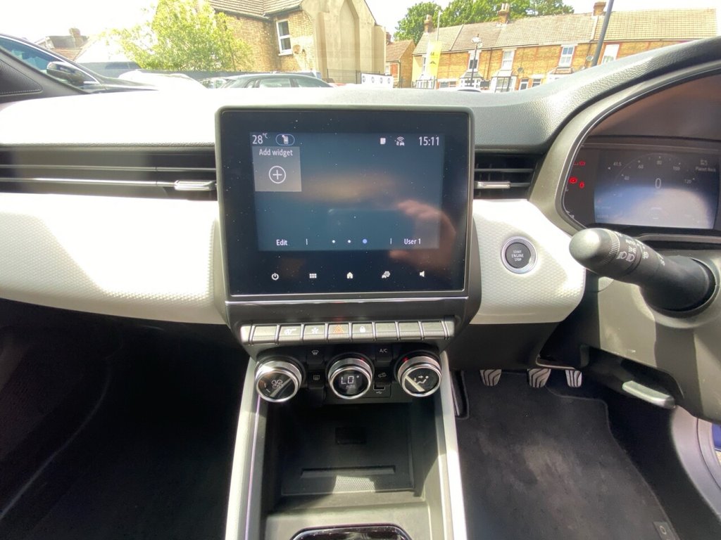 RENAULT CLIO (2023) 1.0 TCe Techno Hatchback - Image 26