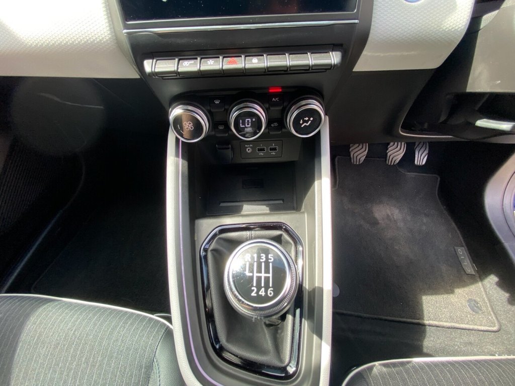 RENAULT CLIO (2023) 1.0 TCe Techno Hatchback - Image 27