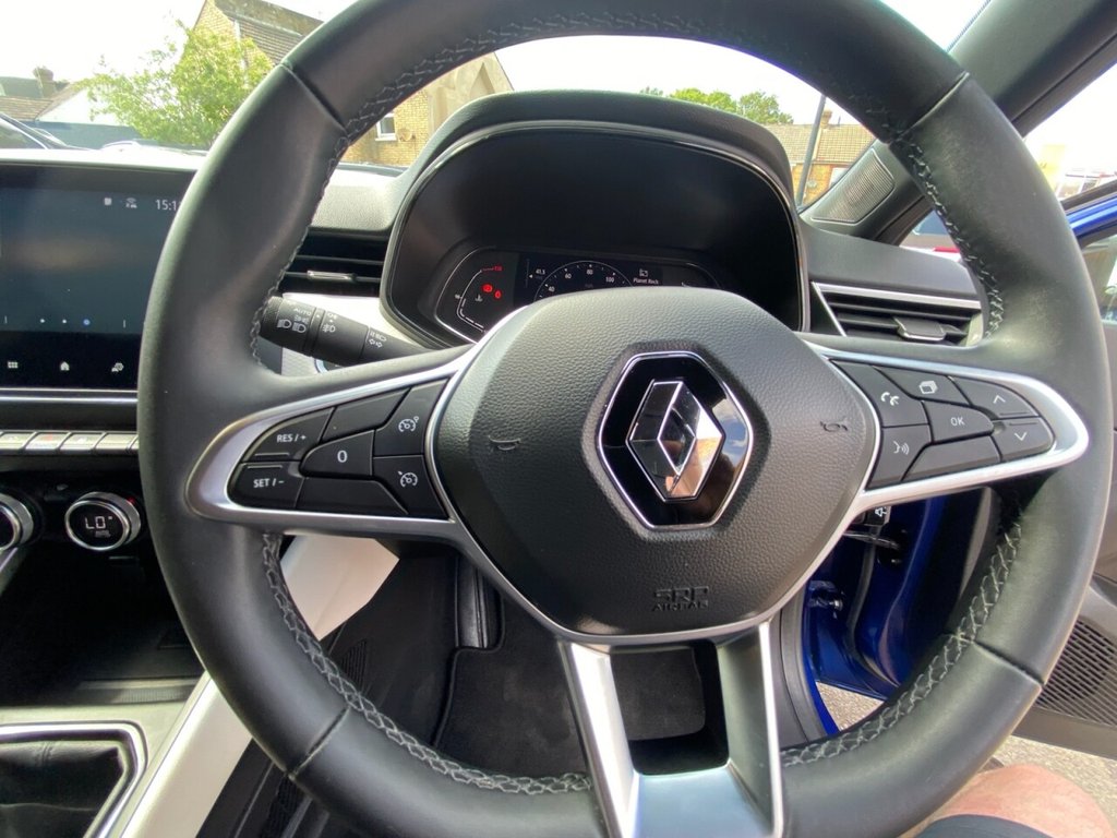 RENAULT CLIO (2023) 1.0 TCe Techno Hatchback - Image 29