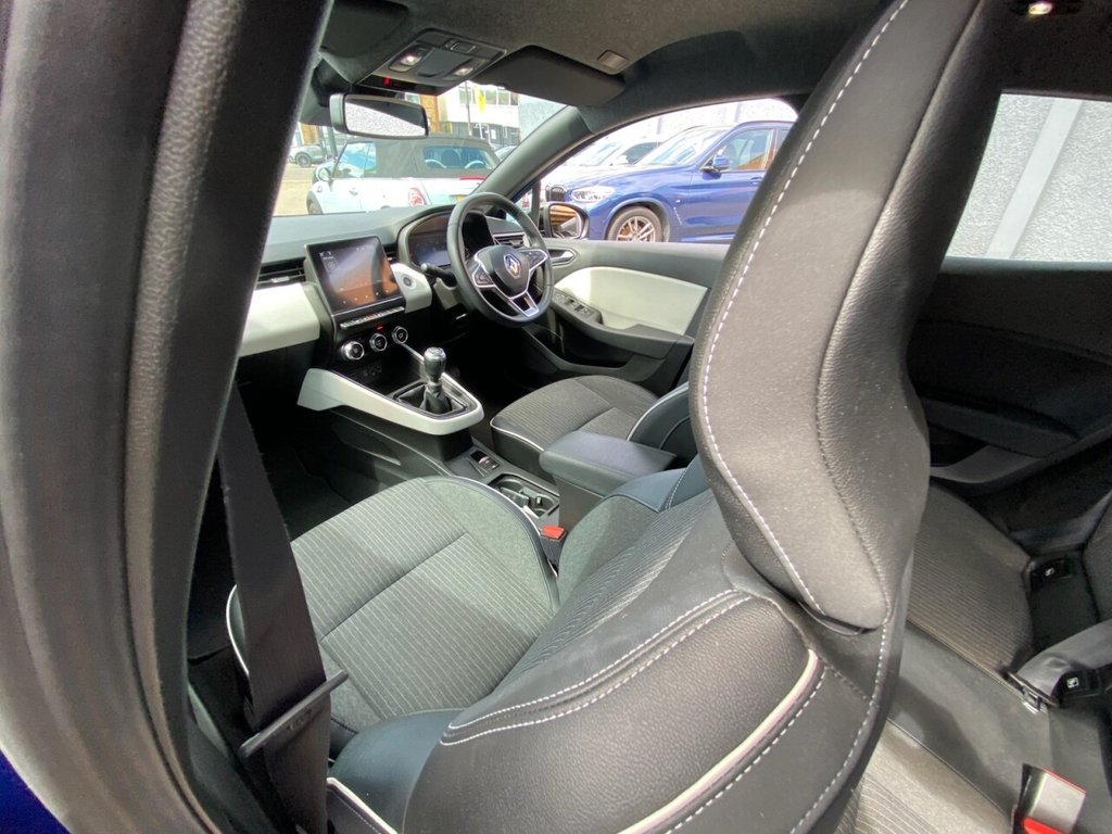 RENAULT CLIO (2023) 1.0 TCe Techno Hatchback - Image 34