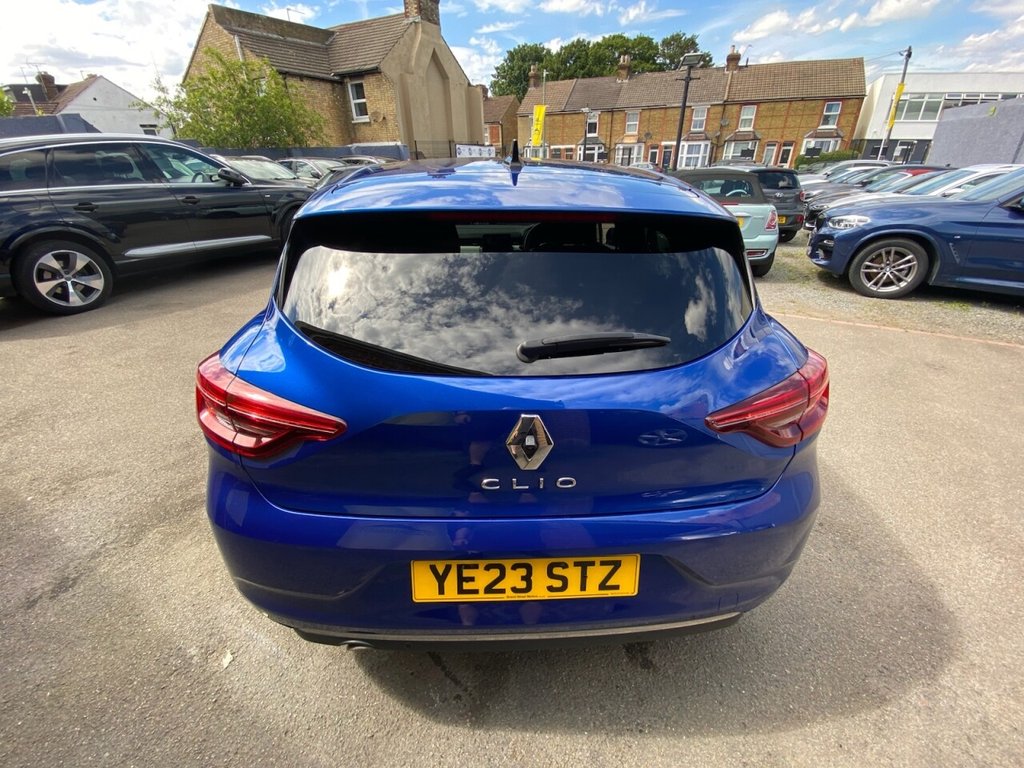 RENAULT CLIO (2023) 1.0 TCe Techno Hatchback - Image 36