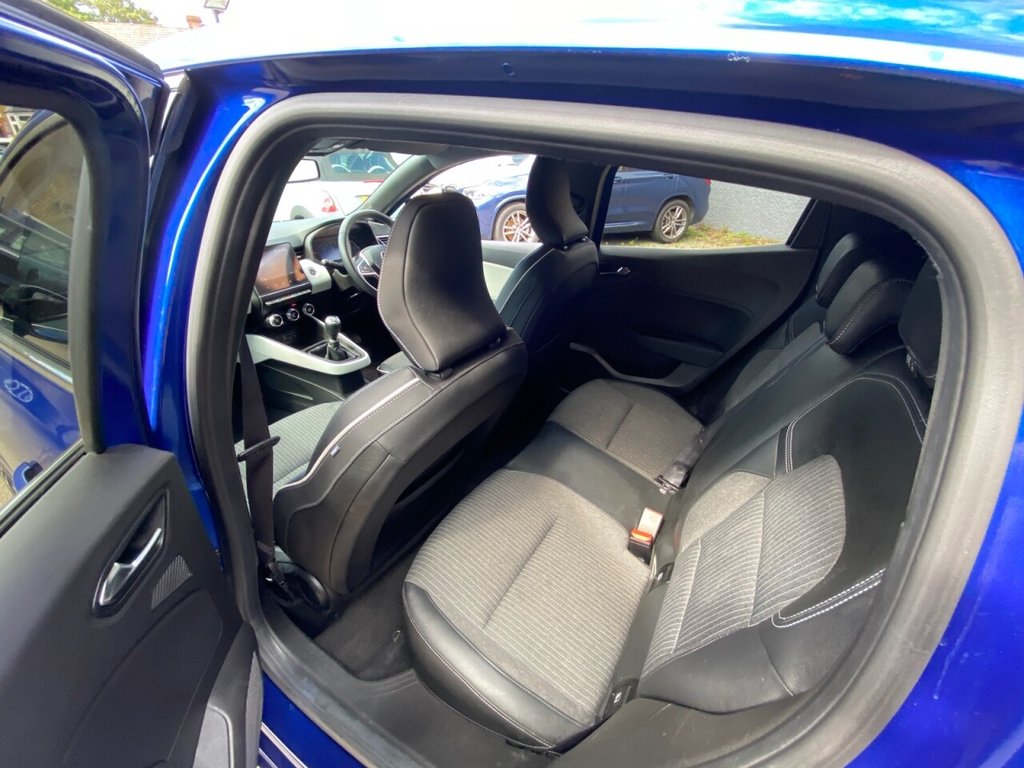 RENAULT CLIO (2023) 1.0 TCe Techno Hatchback - Image 37