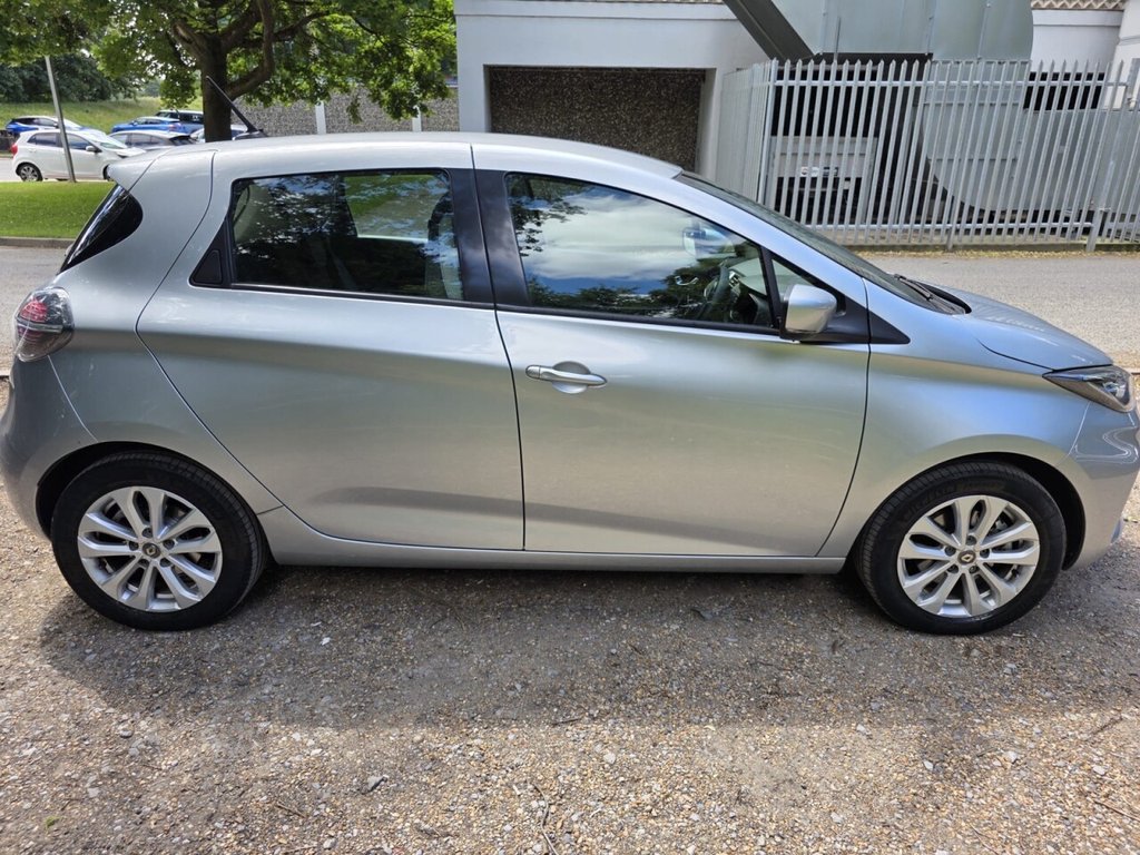 RENAULT ZOE (2021) R135 EV50 52kWh Iconic Hatchback - Image 9