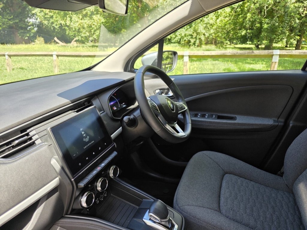 RENAULT ZOE (2021) R135 EV50 52kWh Iconic Hatchback - Image 18