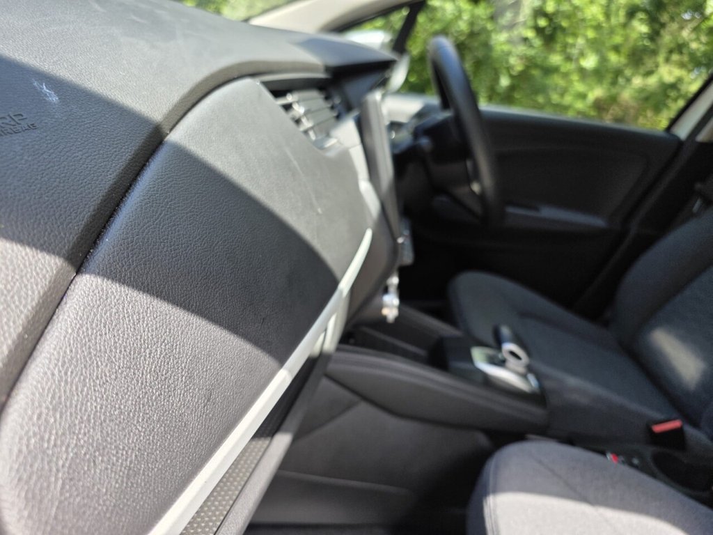 RENAULT ZOE (2021) R135 EV50 52kWh Iconic Hatchback - Image 20