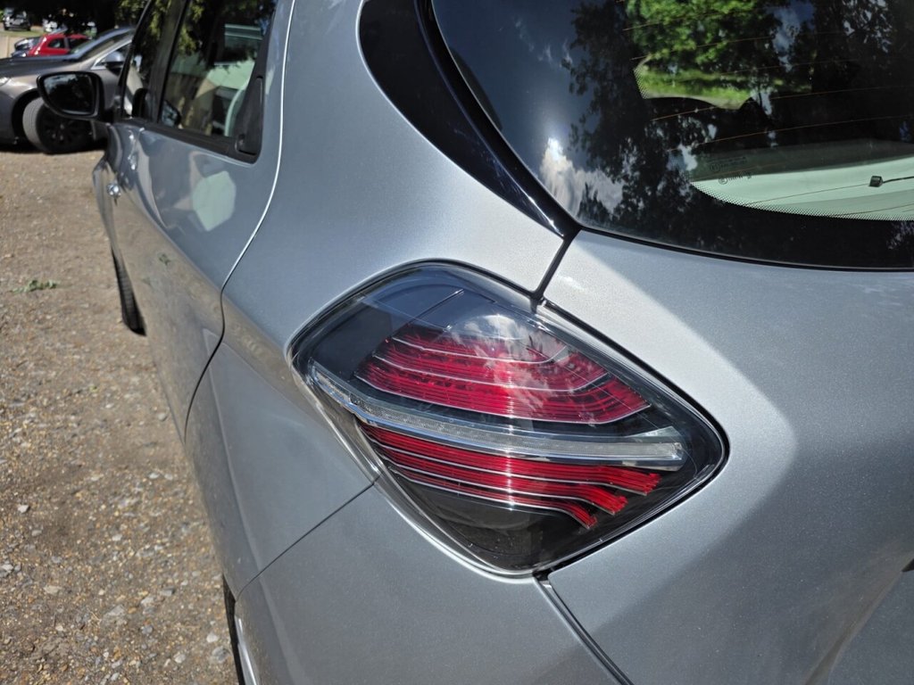 RENAULT ZOE (2021) R135 EV50 52kWh Iconic Hatchback - Image 21