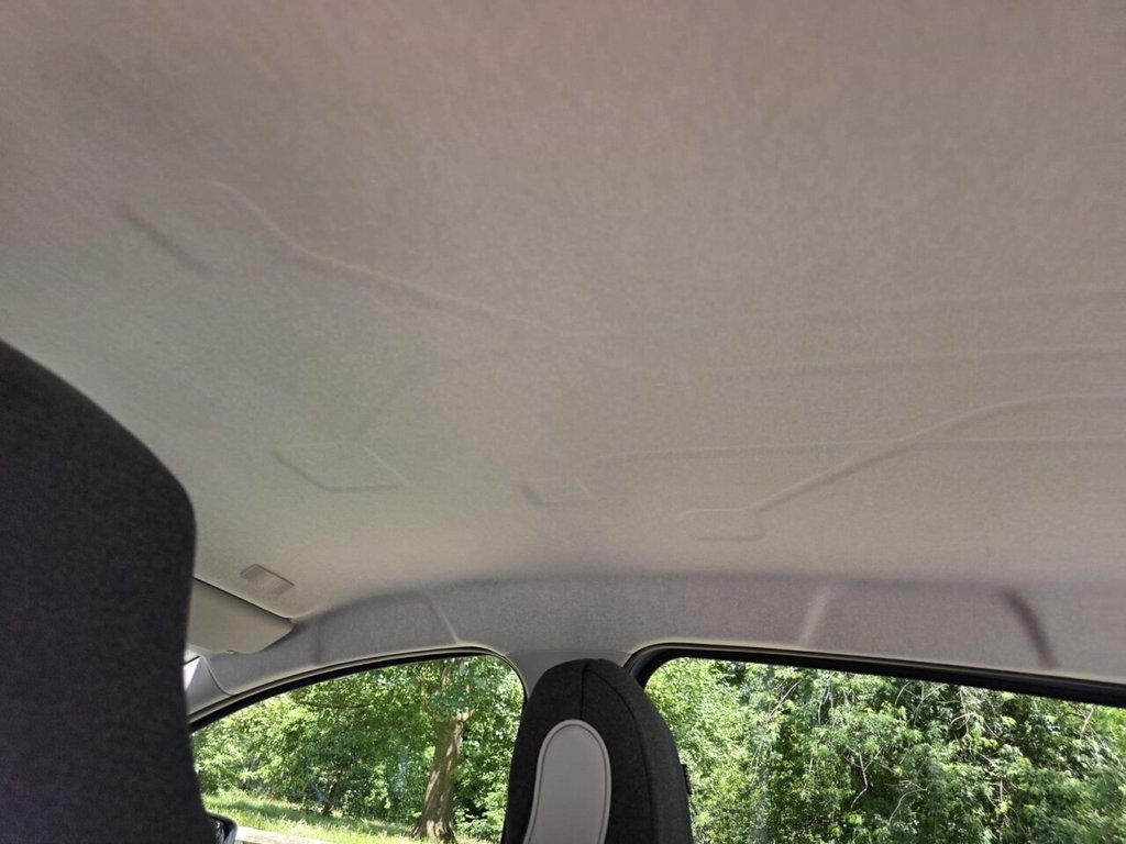 RENAULT ZOE (2021) R135 EV50 52kWh Iconic Hatchback - Image 27