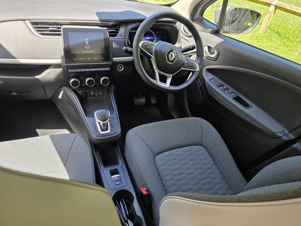 RENAULT ZOE (2021) R135 EV50 52kWh Iconic Hatchback - Image 35